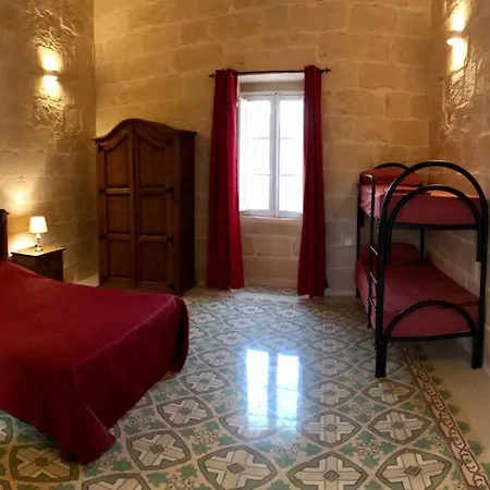 Julia Semesterbostad Xewkija